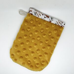 gant démaquillant jaune moutarde