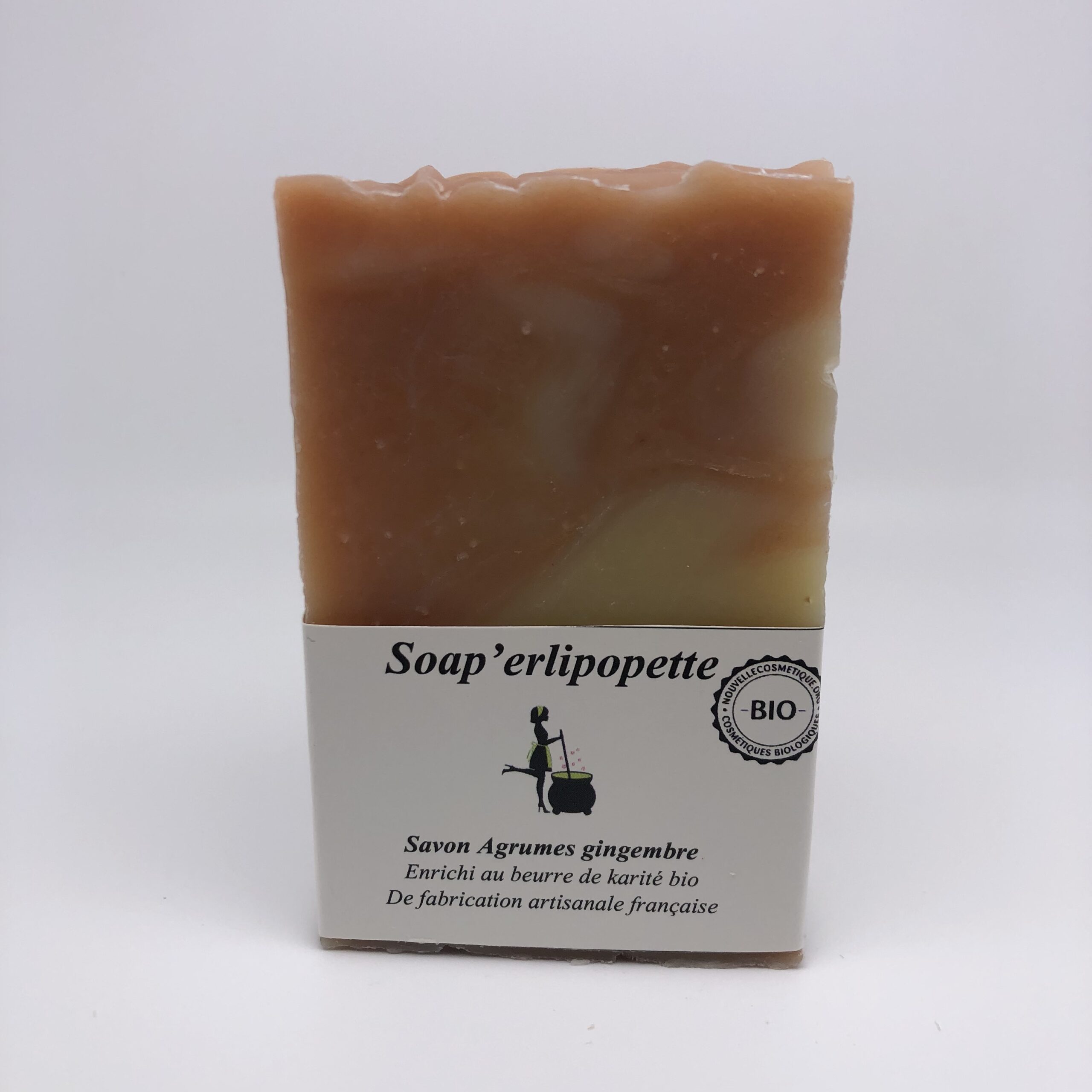 savon Soap'erlipopette saponifié à froid aux huiles essentielles bio agrumes gingembre avec de l'argile rouge et du curcuma